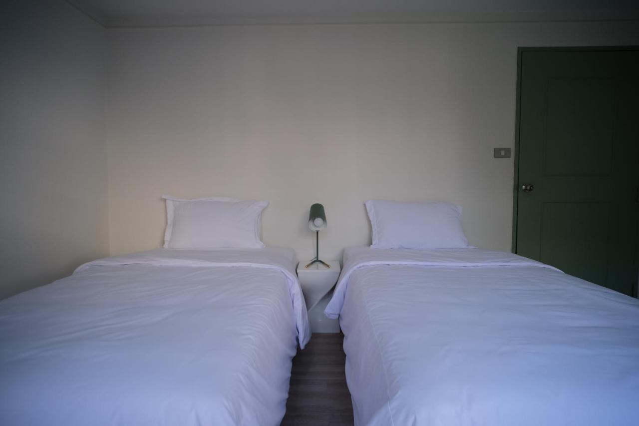 Baan Khun Pra Duplex Rm3 Bangkok Apartman Kültér fotó